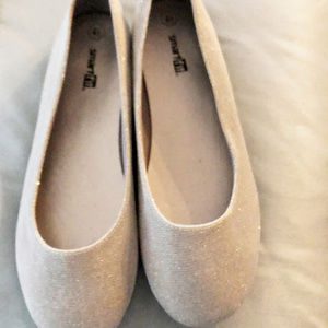 Shoes dress girls new size 4.5M silver Smartfit fabric upper man made materials